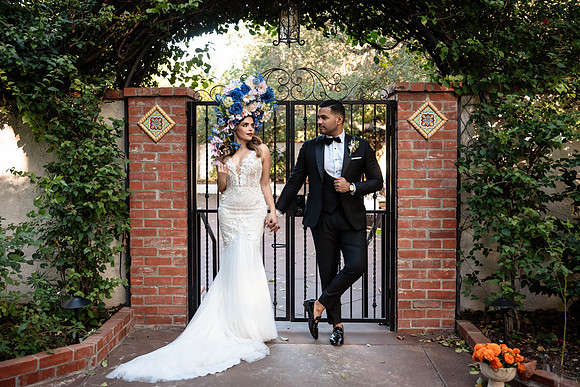 Amor Eterno Bride & Groom at gate
