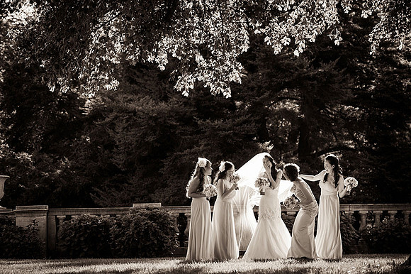 Artisitic bride-and-bridesmaids-BW