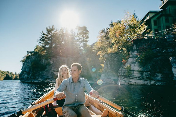 Engagement B & G in rowboat